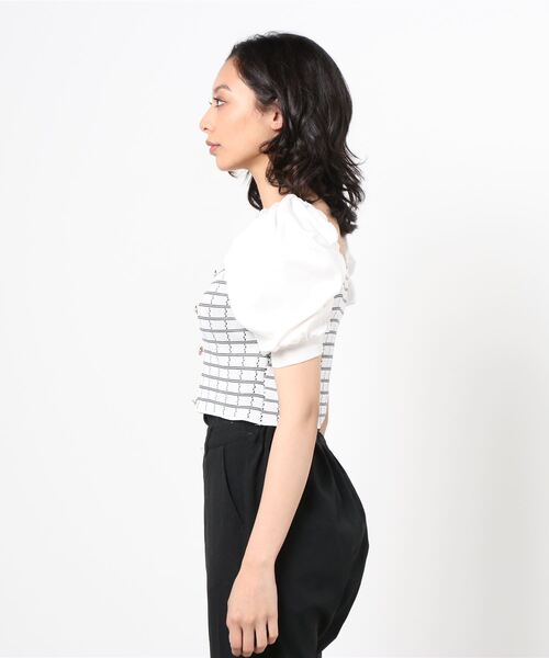 WC(ダブル シー)の「パールボタン半袖ブラウス(シャツ/ブラウス・レディース・ホワイト/ブラック・FREE)」の4枚目の写真