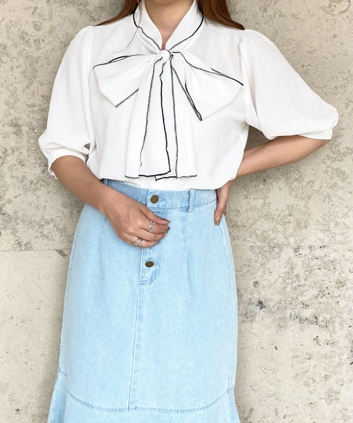 apres jour（アプレジュール）の「パイピングボウタイブラウス【ZOZOTOWN限定アイテム】（シャツ/ブラウス・レディース・オフホワイト/アイボリー/ブラック・X-LARGE/フリー）」の4枚目の写真