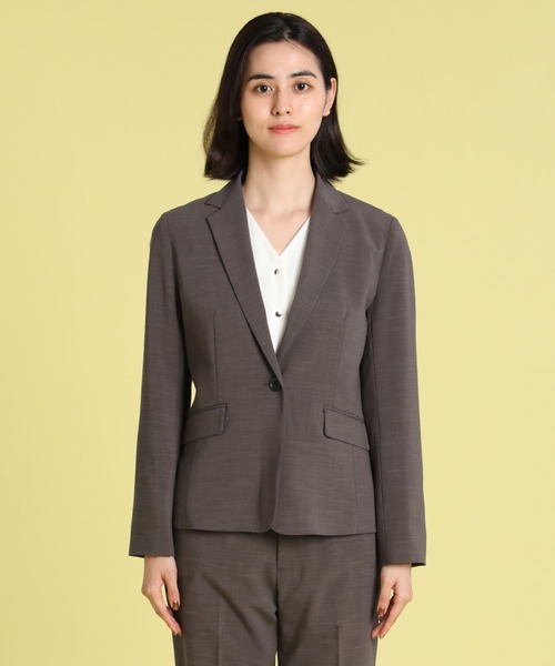 CLEARIMPRESSION (クリアインプレッション)の「冷感糸ストレッチテーラードジャケット【セットアップ対応】(スーツジャケット・レディース・サンドグレー/スミクロ・11号/9号/7号)」の4枚目の写真