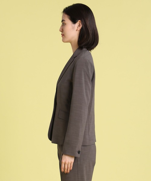 CLEARIMPRESSION (クリアインプレッション)の「冷感糸ストレッチテーラードジャケット【セットアップ対応】(スーツジャケット・レディース・サンドグレー/スミクロ・11号/9号/7号)」の5枚目の写真
