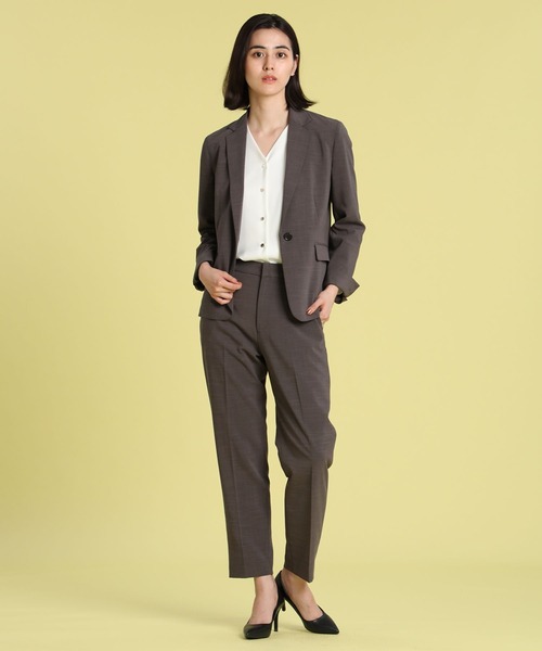 CLEARIMPRESSION (クリアインプレッション)の「冷感糸ストレッチテーラードジャケット【セットアップ対応】(スーツジャケット・レディース・サンドグレー/スミクロ・11号/9号/7号)」の11枚目の写真