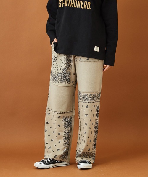 CUBE SUGAR（キューブシュガー）の「裏毛 スウェット バンダナ柄 切替 パンツ（スウェットパンツ・レディース・ホワイト/ネイビー/グレー・M）」の2枚目の写真