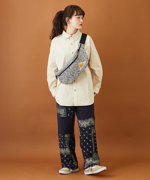 CUBE SUGAR（キューブシュガー）の「裏毛 スウェット バンダナ柄 切替 パンツ（スウェットパンツ・レディース・ホワイト/ネイビー/グレー・M）」の11枚目の写真