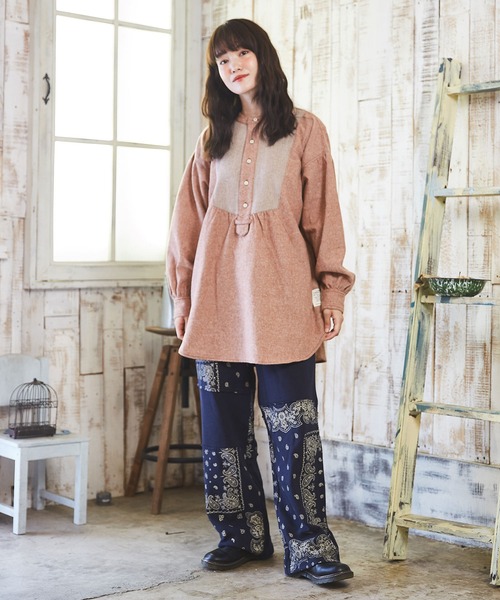 CUBE SUGAR（キューブシュガー）の「裏毛 スウェット バンダナ柄 切替 パンツ（スウェットパンツ・レディース・ホワイト/ネイビー/グレー・M）」の12枚目の写真