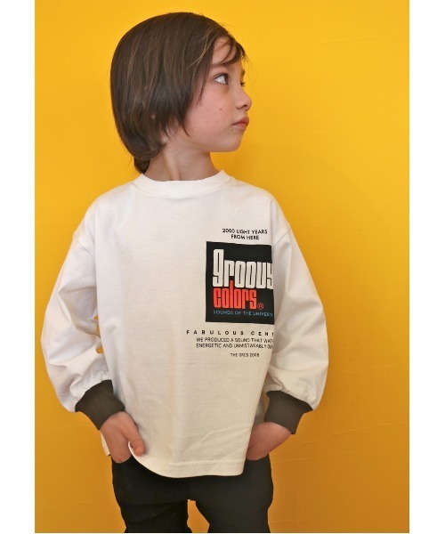 GROOVY COLORS(グルービーカラーズ)の「天竺 BOX ロゴ BAT WING 長袖 Tシャツ(Tシャツ/カットソー・キッズ・カーキ/ベージュ・90/100/110/120)」の2枚目の写真