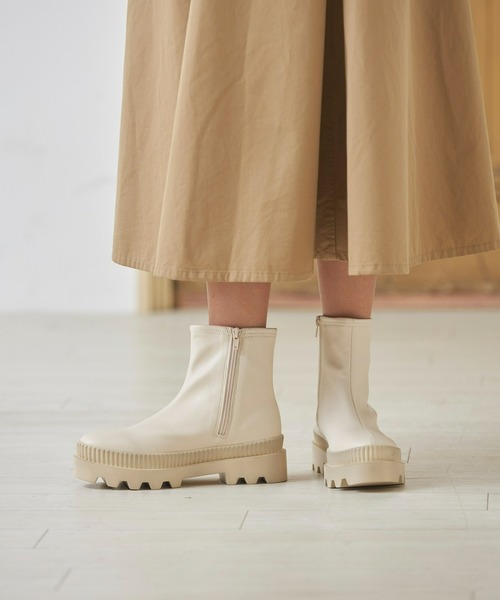 Fabby fabby（ファビィーファビィー）の「シンプルタンクソールコンバットショートブーツ（ブーツ・レディース・ブラック/オフホワイト・SMALL/LARGE/MEDIUM）」の11枚目の写真