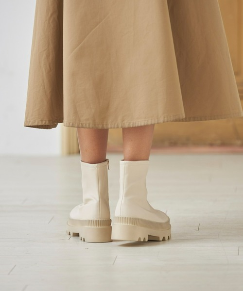 Fabby fabby（ファビィーファビィー）の「シンプルタンクソールコンバットショートブーツ（ブーツ・レディース・ブラック/オフホワイト・SMALL/LARGE/MEDIUM）」の12枚目の写真