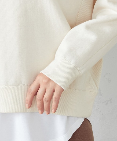 COMME CA ISM(コムサイズム)の「【WEB/一部店舗限定カラー:ベージュ】裏起毛 トレーナー(スウェット・レディース・ブラック/ベージュ/カーキ・MEDIUM/LARGE)」の5枚目の写真