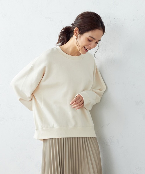COMME CA ISM(コムサイズム)の「【WEB/一部店舗限定カラー:ベージュ】裏起毛 トレーナー(スウェット・レディース・ブラック/ベージュ/カーキ・MEDIUM/LARGE)」の16枚目の写真