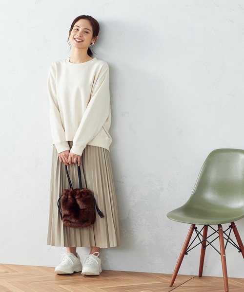 COMME CA ISM(コムサイズム)の「【WEB/一部店舗限定カラー:ベージュ】裏起毛 トレーナー(スウェット・レディース・ブラック/ベージュ/カーキ・MEDIUM/LARGE)」の17枚目の写真