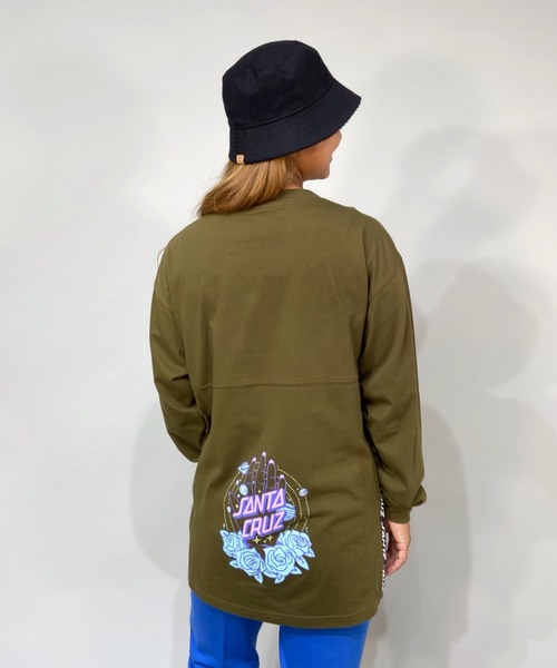 ムラサキスポーツ by 光永(ムラサキスポーツバイヒナタ)の「【ZOZOタウン限定アイテム】SANTACRUZ/サンタクルーズ × 光永(ひなた)監修アイテム ビッグシルエット バックプリントロンT/ラインテープロンT 502213437(Tシャツ/カットソー・レディース・ホワイト/ブラック/ネイビー/カーキ・M/L/XL)」の4枚目の写真
