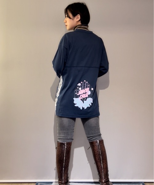 ムラサキスポーツ by 光永(ムラサキスポーツバイヒナタ)の「【ZOZOタウン限定アイテム】SANTACRUZ/サンタクルーズ × 光永(ひなた)監修アイテム ビッグシルエット バックプリントロンT/ラインテープロンT 502213437(Tシャツ/カットソー・レディース・ホワイト/ブラック/ネイビー/カーキ・M/L/XL)」の5枚目の写真