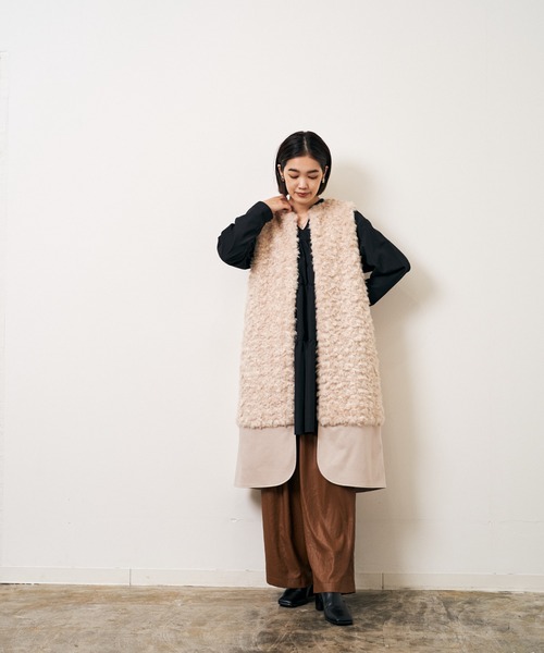 HERENCIA(ヘレンチア)の「プードルファー エコファー 裾切替 ロングベスト ロングジレ(その他アウター・レディース・ライトベージュ/ブラック・MEDIUM)」の5枚目の写真