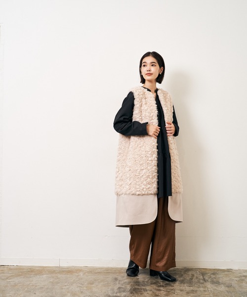 HERENCIA(ヘレンチア)の「プードルファー エコファー 裾切替 ロングベスト ロングジレ(その他アウター・レディース・ライトベージュ/ブラック・MEDIUM)」の17枚目の写真