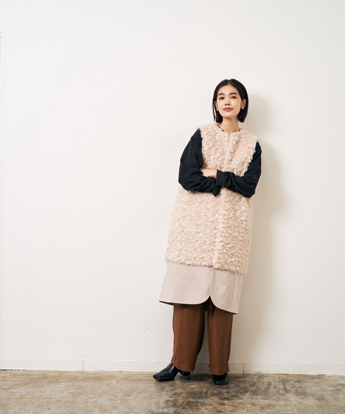 HERENCIA(ヘレンチア)の「プードルファー エコファー 裾切替 ロングベスト ロングジレ(その他アウター・レディース・ライトベージュ/ブラック・MEDIUM)」の3枚目の写真