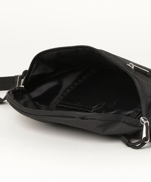 CONVERSE(コンバース)の「CONVERSE(コンバース)CV PRINT LOGO WAIST BAG ウェストバッグ(ボディバッグ/ウエストポーチ・メンズ・ブラック/ネイビー/ブラック×ゴールド/ピンク/グリーン/ブルー・FREE)」の8枚目の写真
