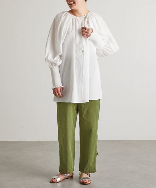 BEARDSLEY（ビアズリー）の「シャーリングカフスブラウス（シャツ/ブラウス・レディース・ホワイト/ブラック・FREE）」の4枚目の写真