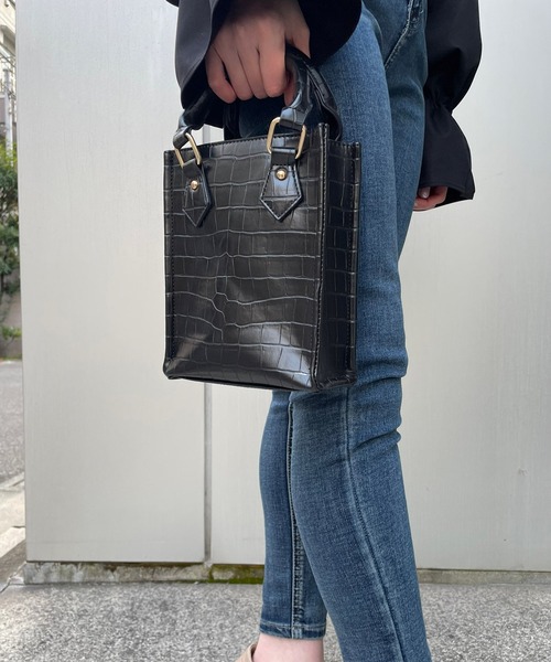 LIPSERVICE(リップサービス)の「LSpatternミニスクエアバッグ(ショルダーバッグ・レディース・ブラック/その他1・FREE)」の6枚目の写真