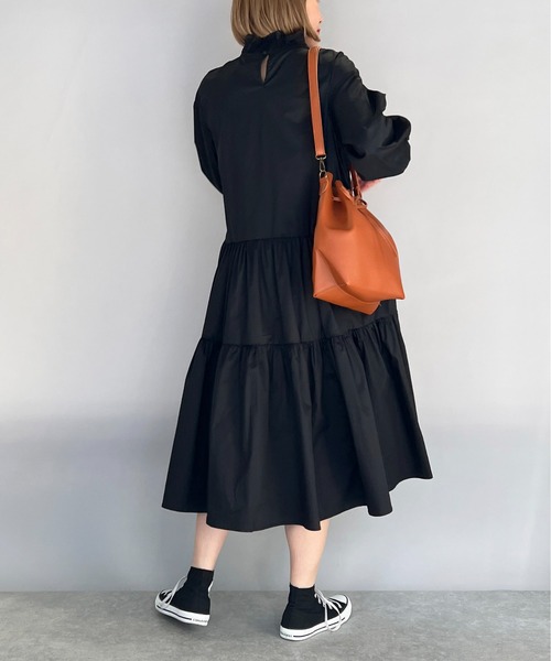 PICCIN（ピッチン）の「シャーリング襟ティアードワンピース（ワンピース・レディース・ブラック/オフホワイト/ライム・M）」の6枚目の写真