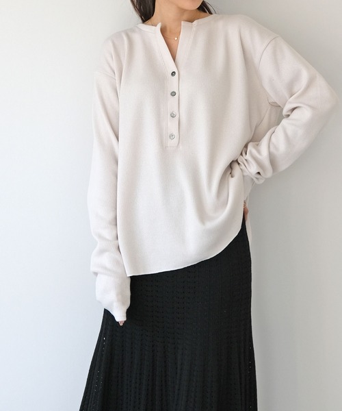 AKTE ヘンリーネックプルオーバー AKTE（アクテ）の「ヘンリーネックプルオーバー（Tシャツ