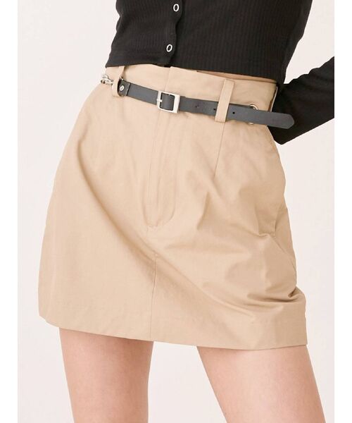 EVRIS(エヴリス)の「チェーンベルトミニスカート【セットアップ着用可能】(スカート・レディース・ブラック/ベージュ/グリーン・SMALL/MEDIUM)」の3枚目の写真