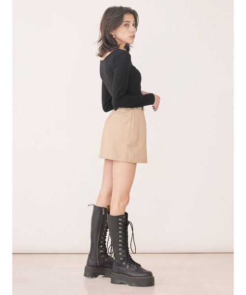 EVRIS(エヴリス)の「チェーンベルトミニスカート【セットアップ着用可能】(スカート・レディース・ブラック/ベージュ/グリーン・SMALL/MEDIUM)」の13枚目の写真