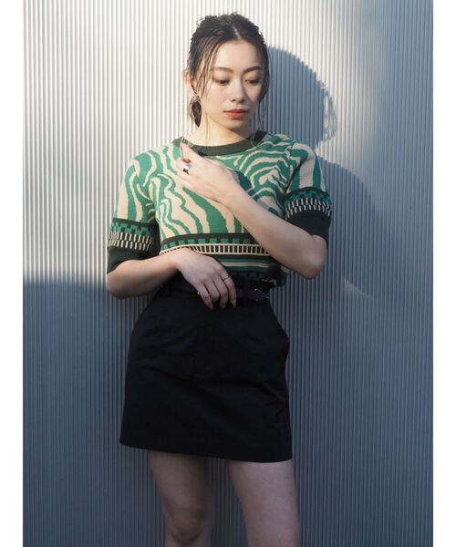 EVRIS(エヴリス)の「チェーンベルトミニスカート【セットアップ着用可能】(スカート・レディース・ブラック/ベージュ/グリーン・SMALL/MEDIUM)」の12枚目の写真