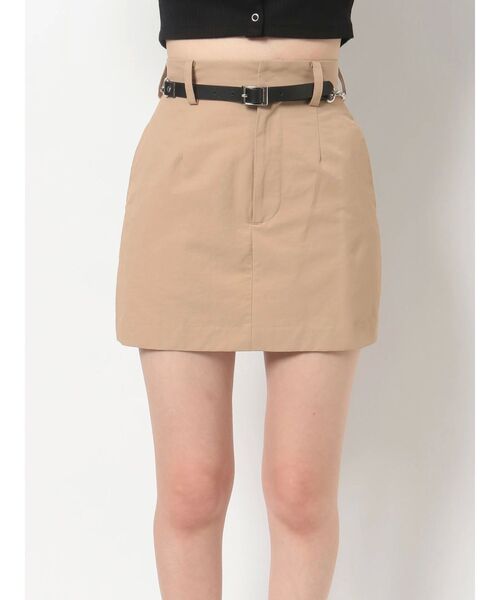 EVRIS(エヴリス)の「チェーンベルトミニスカート【セットアップ着用可能】(スカート・レディース・ブラック/ベージュ/グリーン・SMALL/MEDIUM)」の20枚目の写真