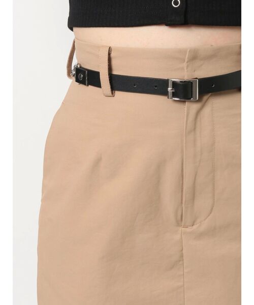 EVRIS(エヴリス)の「チェーンベルトミニスカート【セットアップ着用可能】(スカート・レディース・ブラック/ベージュ/グリーン・SMALL/MEDIUM)」の17枚目の写真