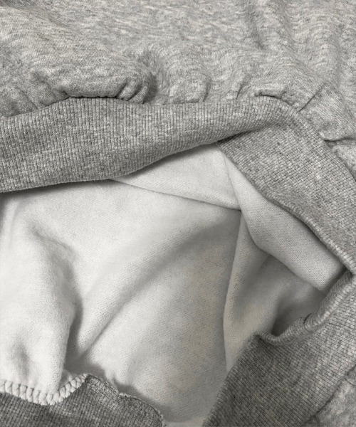 YACA(ヤーカ)の「Balloon Sleeve Pullover/バルーンスリーブプルオーバー【unisex item】(スウェット・レディース・ブラック/グレー・FREE)」の5枚目の写真
