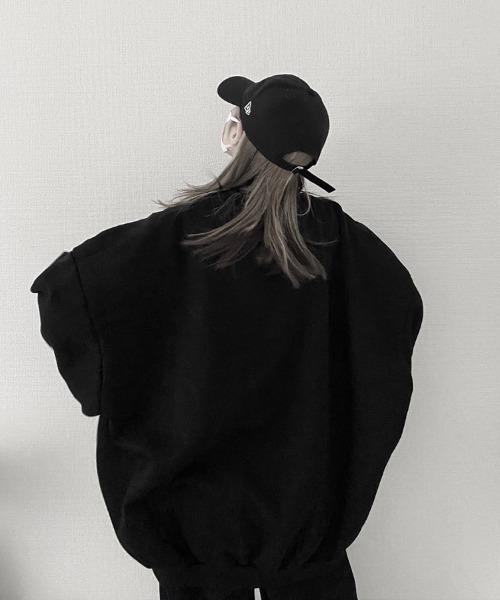 YACA(ヤーカ)の「Balloon Sleeve Pullover/バルーンスリーブプルオーバー【unisex item】(スウェット・レディース・ブラック/グレー・FREE)」の6枚目の写真