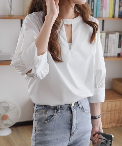 ABITOKYO（アビトーキョー）の「２WAY５分袖バンドカラーブラウス（Tシャツ/カットソー・レディース・ホワイト/ブラック/グリーン/ブラック系その他/ブルー・M/L）」の2枚目の写真