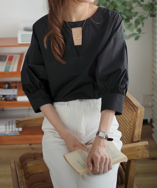 ABITOKYO（アビトーキョー）の「２WAY５分袖バンドカラーブラウス（Tシャツ/カットソー・レディース・ホワイト/ブラック/グリーン/ブラック系その他/ブルー・M/L）」の3枚目の写真