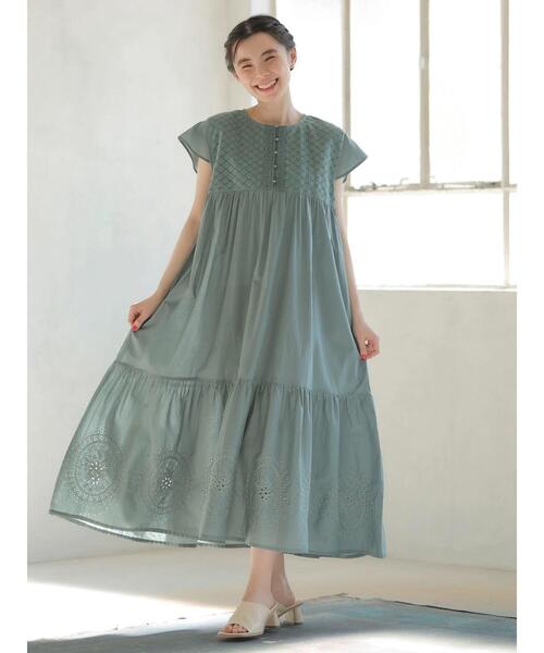 ESCAR（エスカー）の「・ESCAR アイレットティアードワンピース（ワンピース・レディース・ブラック/グリーン・FREE）」の6枚目の写真