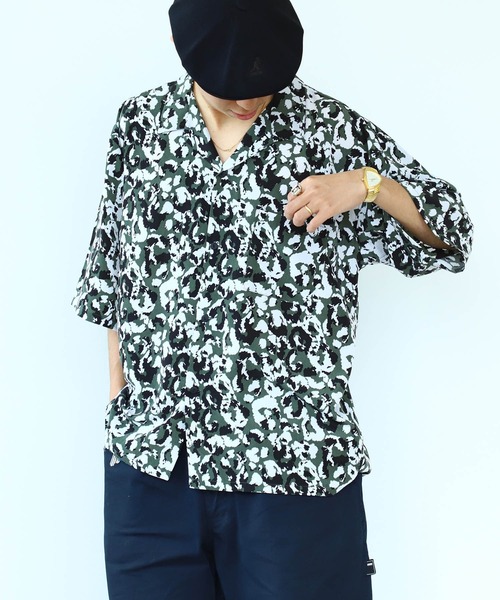 BEAMS（ビームス）の「BEAMS / アニマルプリント オープンカラー シャツ（シャツ/ブラウス・メンズ・ダークグリーン/ベージュ・SMALL/MEDIUM/LARGE/X-LARGE）」の4枚目の写真