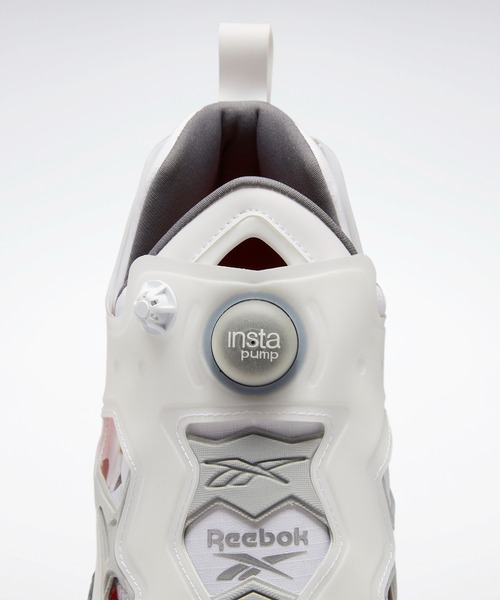 Reebok(リーボック)の「インスタポンプ フューリー 95 / Instapump Fury 95(スニーカー・メンズ・ホワイト×グレー・24.5cm/26.0cm/28.5cm/24.0cm/25.5cm/23.5cm/28.0cm/26.5cm/27.0cm/25.0cm/27.5cm/29.0cm/23.0cm)」の4枚目の写真