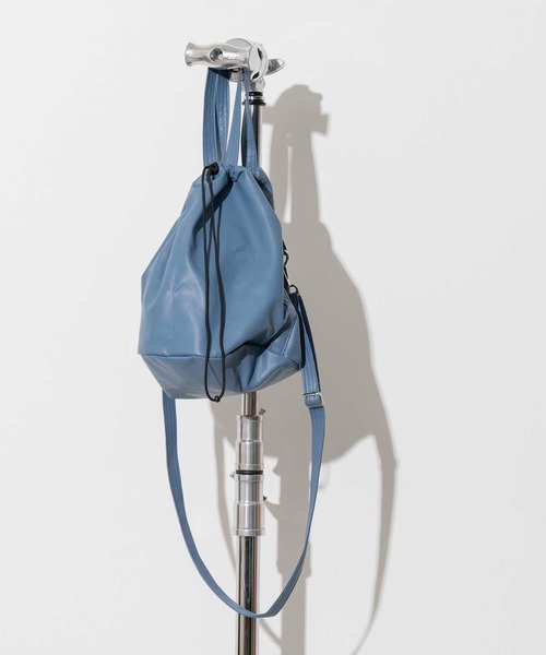 MAISON SPECIAL(メゾンスペシャル)の「《UNISEX》【EX】Vegan Leather Effect Shoulder Drawstring Bag/ヴィーガンレザーエフェクト巾着ショルダーバッグ【MAISON SPECIAL/メゾンスペシャル】(ショルダーバッグ・メンズ・ブラック/ブラウン/ブルー/オフホワイト/オレンジ/シルバー/ベージュ・FREE)」の20枚目の写真