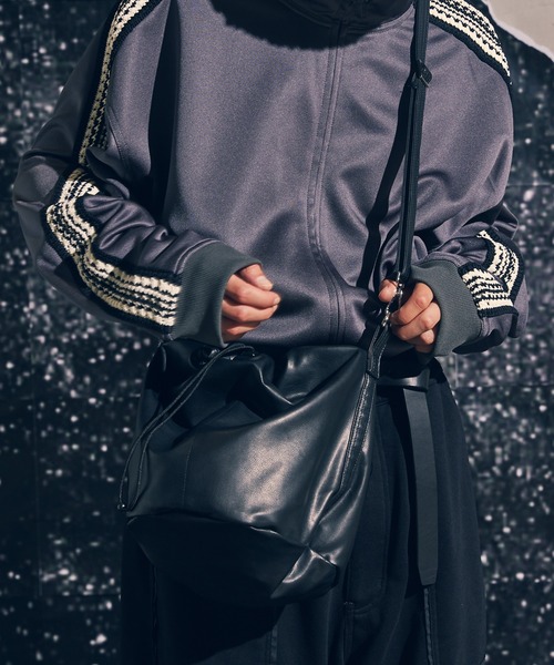 新品タグ付き✨️ SHAREEF BODY BAG VEST BLOUSON HYKE FW 2023 】 New Arrival FAUX SHEARLING CROPPED VEST