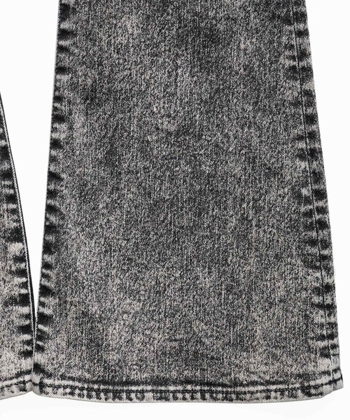 SHAREEF（シャリーフ）の「CHEMICAL WASH DENIM FLARED PANTS（デニムパンツ・メンズ・ブラック系その他/ケミカルウォッシュ・1/2/3）」の3枚目の写真