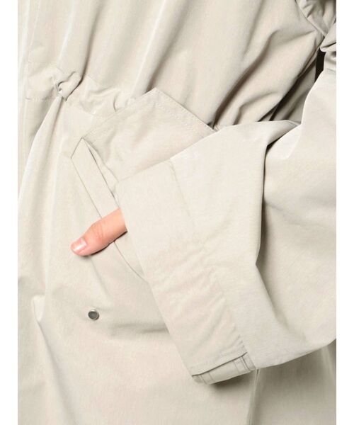 EMODA（エモダ）の「ボリュームスリーブオーバーコート（モッズコート・レディース・ブラック/ベージュ・FREE）」の11枚目の写真