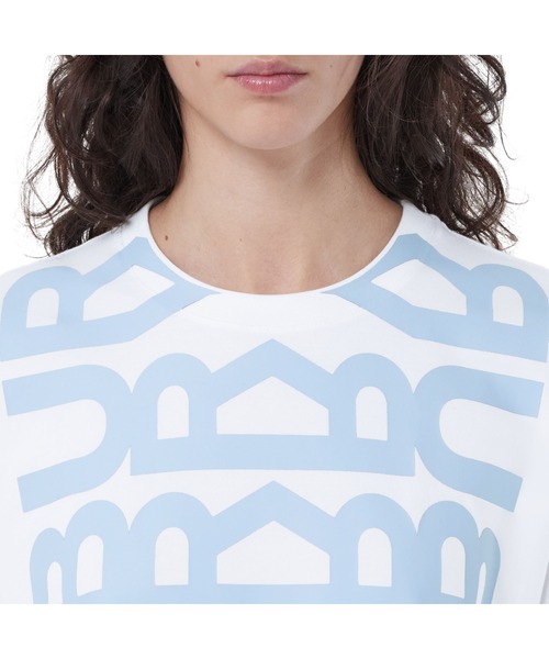 BURBERRY(バーバリー)の「ロゴプリント コットン オーバーサイズTシャツ(Tシャツ/カットソー・レディース・ホワイト×ブルー・M/XS/XXS)」の3枚目の写真