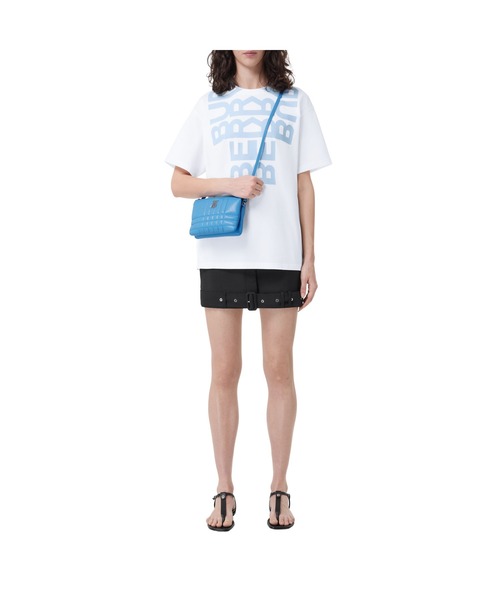 BURBERRY(バーバリー)の「ロゴプリント コットン オーバーサイズTシャツ(Tシャツ/カットソー・レディース・ホワイト×ブルー・M/XS/XXS)」の2枚目の写真