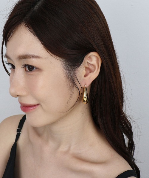 CEMONEMO（セモネモ）の「【金属アレルギー対応】 ワンタッチ ボリューム オーバル フープピアス / サージカルステンレス（ピアス（両耳用）・レディース・シルバー/ゴールド・FREE）」の3枚目の写真