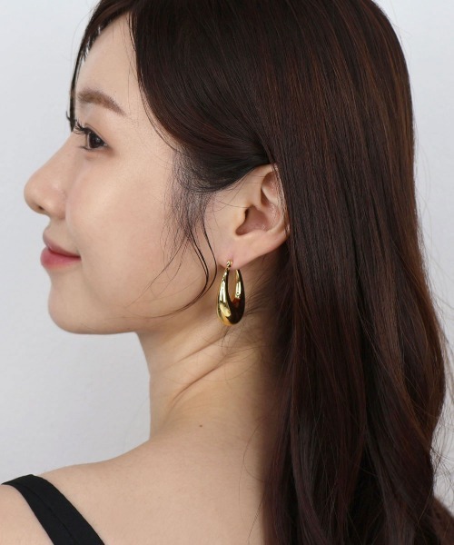 CEMONEMO（セモネモ）の「【金属アレルギー対応】 ワンタッチ ボリューム オーバル フープピアス / サージカルステンレス（ピアス（両耳用）・レディース・シルバー/ゴールド・FREE）」の5枚目の写真