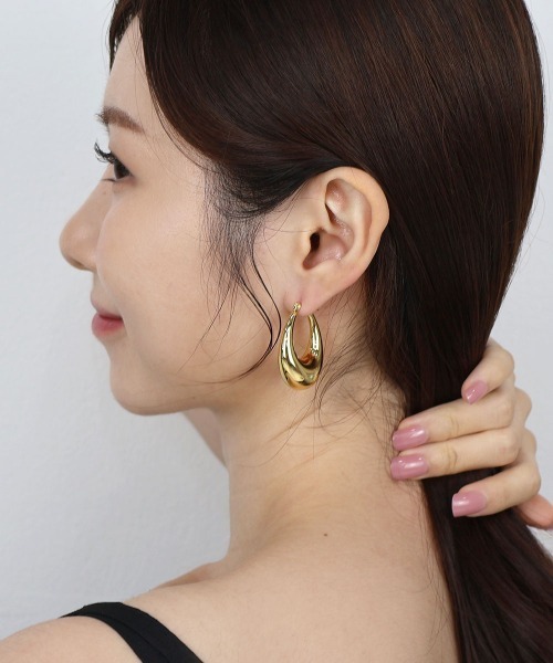 CEMONEMO（セモネモ）の「【金属アレルギー対応】 ワンタッチ ボリューム オーバル フープピアス / サージカルステンレス（ピアス（両耳用）・レディース・シルバー/ゴールド・FREE）」の6枚目の写真