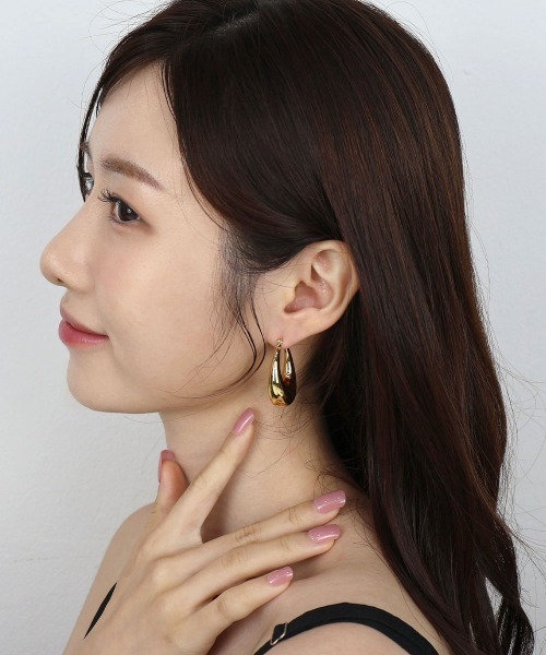 CEMONEMO（セモネモ）の「【金属アレルギー対応】 ワンタッチ ボリューム オーバル フープピアス / サージカルステンレス（ピアス（両耳用）・レディース・シルバー/ゴールド・FREE）」の7枚目の写真