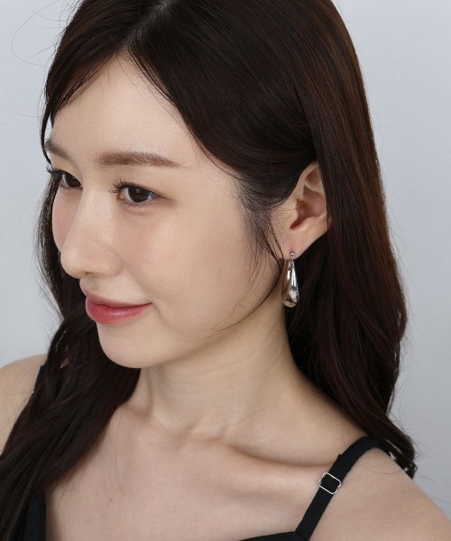 CEMONEMO（セモネモ）の「【金属アレルギー対応】 ワンタッチ ボリューム オーバル フープピアス / サージカルステンレス（ピアス（両耳用）・レディース・シルバー/ゴールド・FREE）」の11枚目の写真