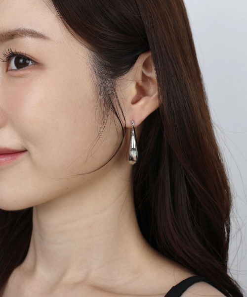 CEMONEMO（セモネモ）の「【金属アレルギー対応】 ワンタッチ ボリューム オーバル フープピアス / サージカルステンレス（ピアス（両耳用）・レディース・シルバー/ゴールド・FREE）」の12枚目の写真