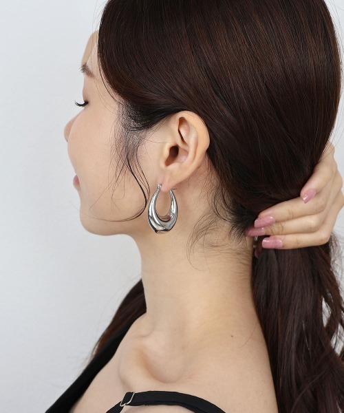 CEMONEMO（セモネモ）の「【金属アレルギー対応】 ワンタッチ ボリューム オーバル フープピアス / サージカルステンレス（ピアス（両耳用）・レディース・シルバー/ゴールド・FREE）」の13枚目の写真