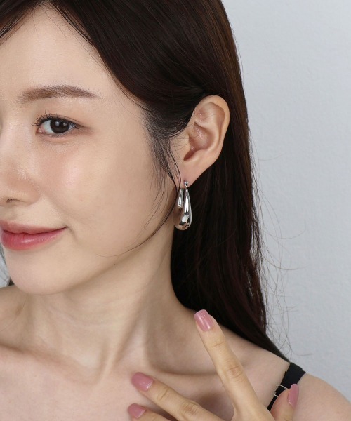 CEMONEMO（セモネモ）の「【金属アレルギー対応】 ワンタッチ ボリューム オーバル フープピアス / サージカルステンレス（ピアス（両耳用）・レディース・シルバー/ゴールド・FREE）」の15枚目の写真